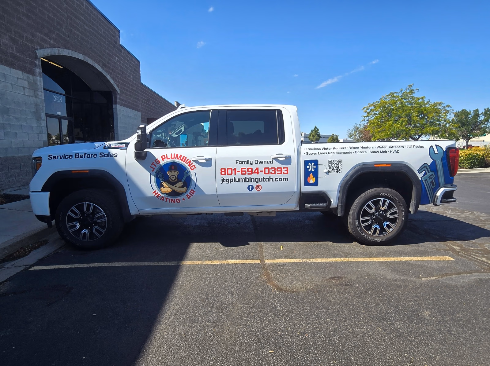 Spot graphics on a GMC Sierra truck in Kaysville, UT