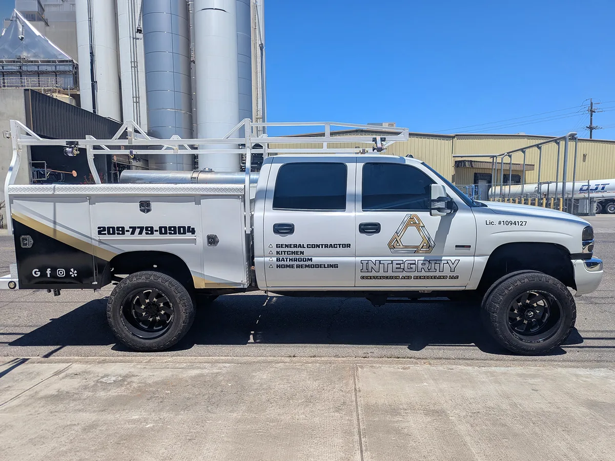 Spot graphics on a Ford F-Series Super Duty truck in Modesto, CA