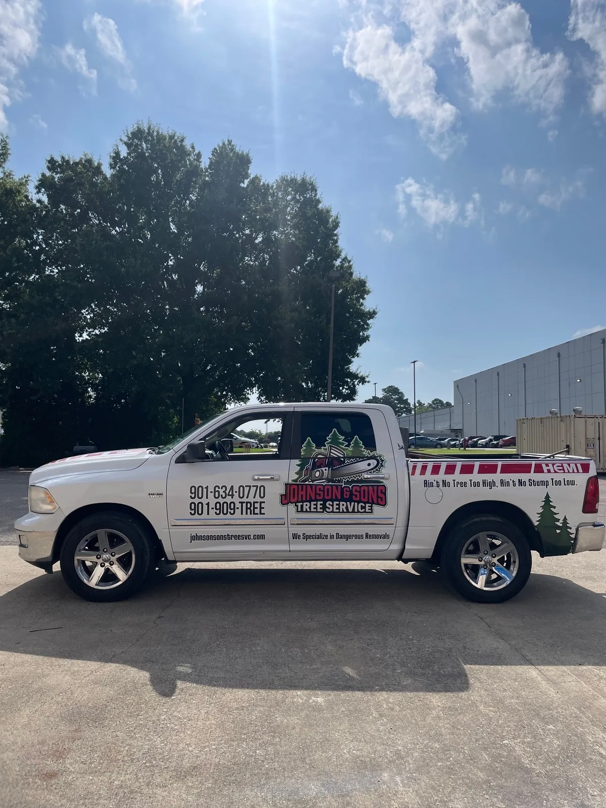 Spot graphics on a RAM 1500 truck in Memphis, TN