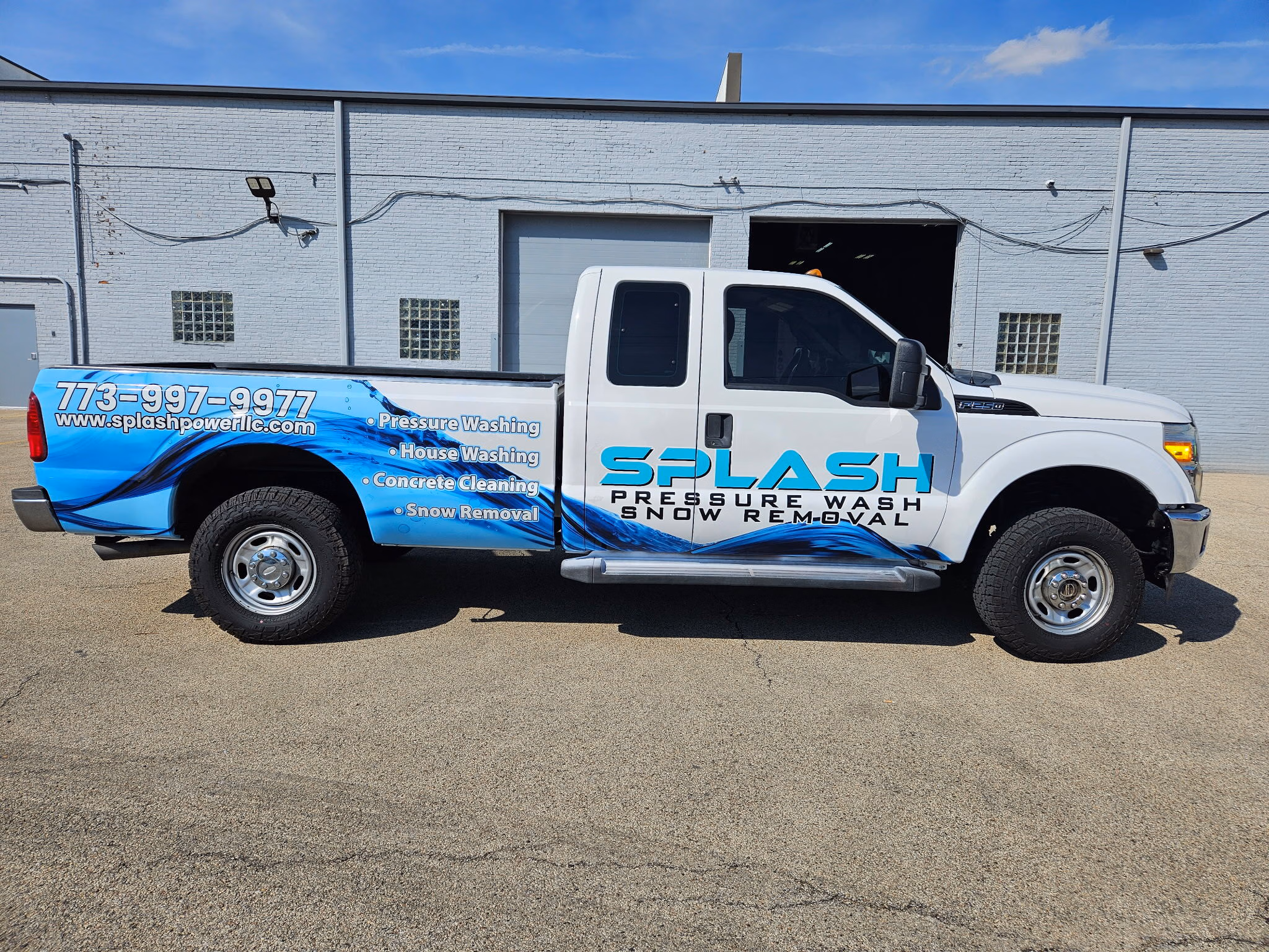 Splash Pressure Wash & Snow Removal vehicle wrap in Niles, IL